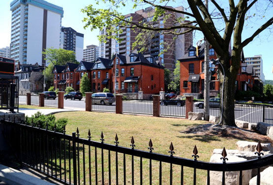 A park and houses at the Main-West Esplanade.